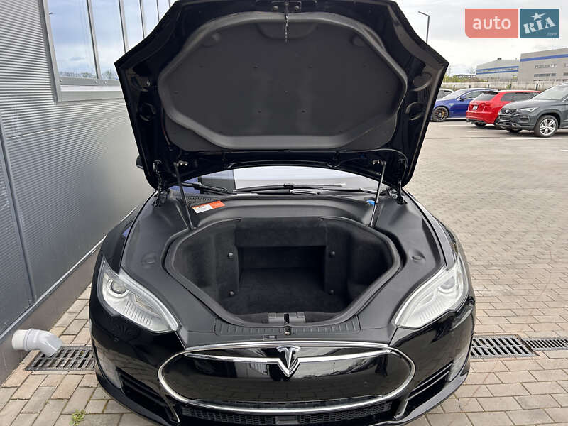 Лифтбек Tesla Model S 2014 в Киеве