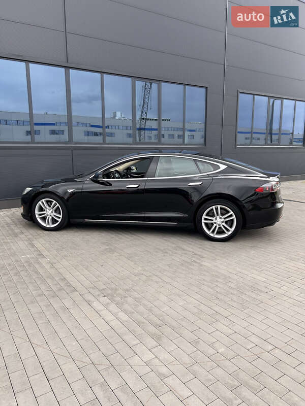 Лифтбек Tesla Model S 2014 в Киеве