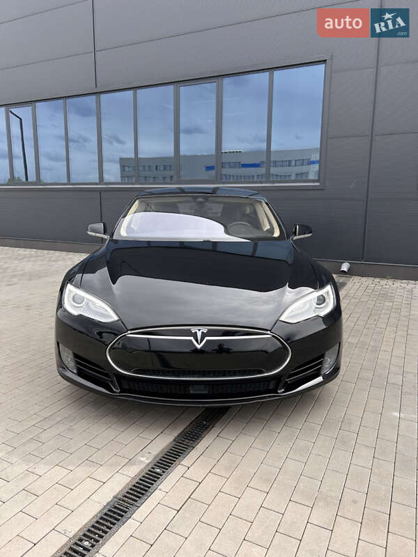 Лифтбек Tesla Model S 2014 в Киеве