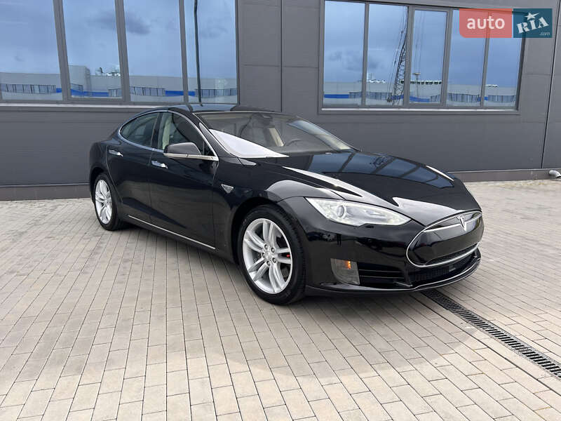 Лифтбек Tesla Model S 2014 в Киеве