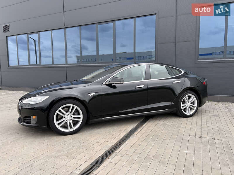 Лифтбек Tesla Model S 2014 в Киеве