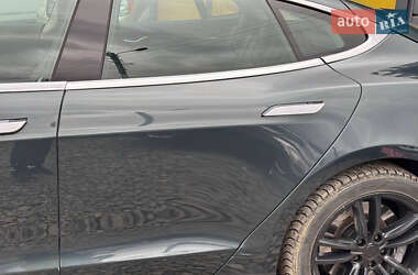 Лифтбек Tesla Model S 2014 в 