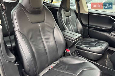Лифтбек Tesla Model S 2014 в 