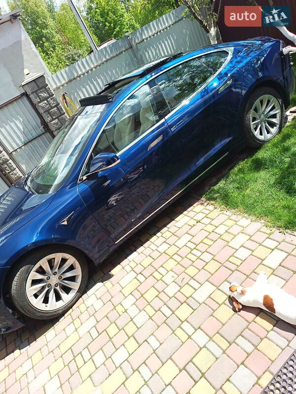 Лифтбек Tesla Model S 2018 в Киеве