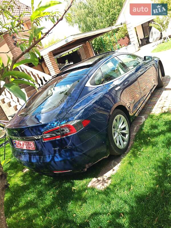 Лифтбек Tesla Model S 2018 в Киеве