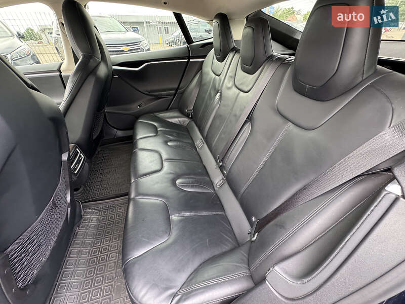 Лифтбек Tesla Model S 2015 в Киеве