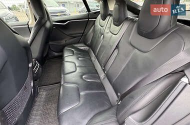 Лифтбек Tesla Model S 2015 в 