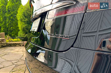 Лифтбек Tesla Model S 2015 в 