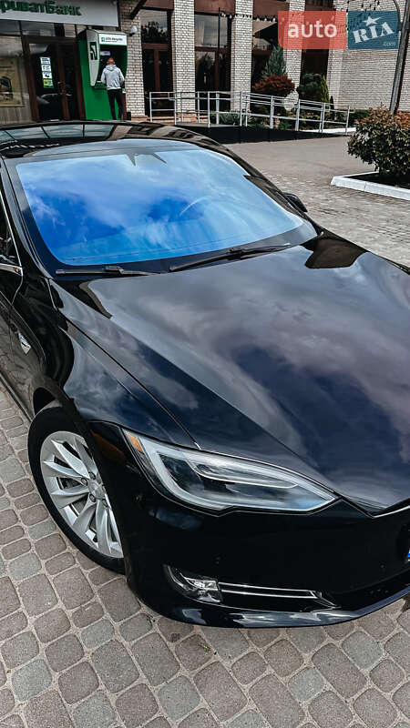 Лифтбек Tesla Model S 2018 в Черновцах