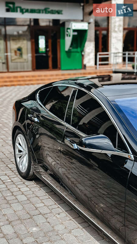 Лифтбек Tesla Model S 2018 в Черновцах