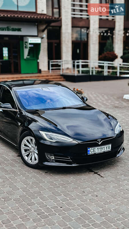 Лифтбек Tesla Model S 2018 в Черновцах