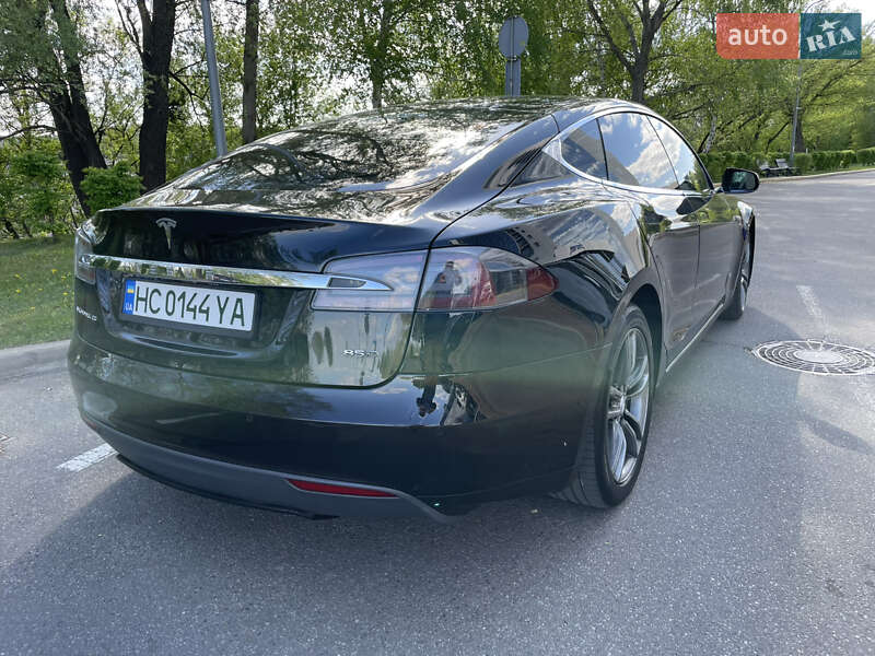 Лифтбек Tesla Model S 2015 в Киеве