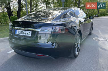 Лифтбек Tesla Model S 2015 в 