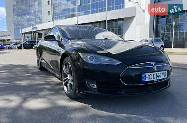 Лифтбек Tesla Model S 2015 в 