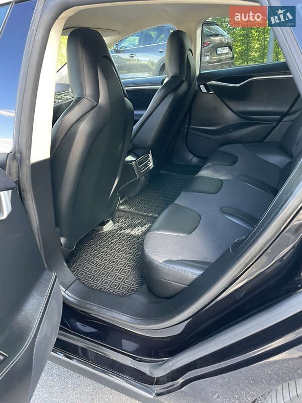 Лифтбек Tesla Model S 2015 в Киеве
