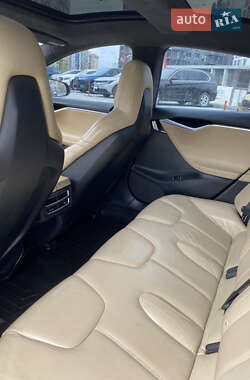 Лифтбек Tesla Model S 2015 в 