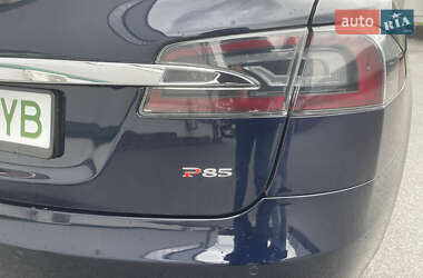 Лифтбек Tesla Model S 2014 в 