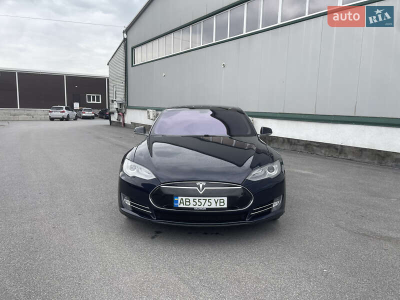 Лифтбек Tesla Model S 2014 в Виннице