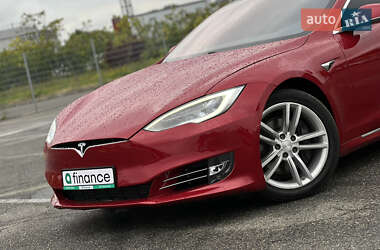 Лифтбек Tesla Model S 2019 в 
