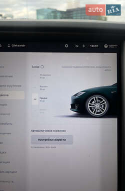 Лифтбек Tesla Model S 2019 в 