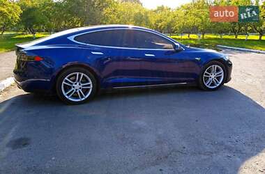 Лифтбек Tesla Model S 2016 в 