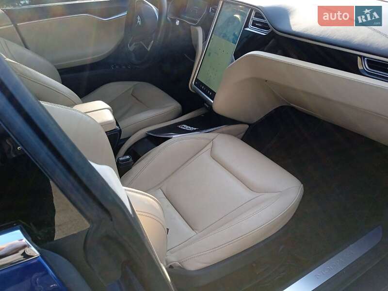 Лифтбек Tesla Model S 2016 в Иваничах