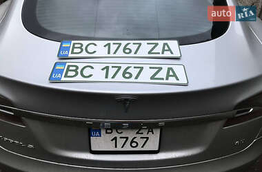 Лифтбек Tesla Model S 2014 в 