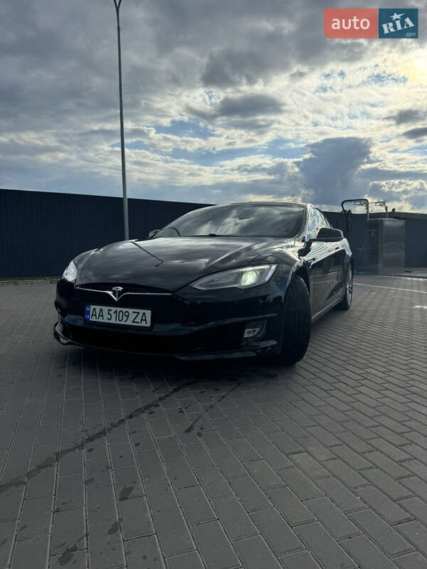Tesla Model S 2015