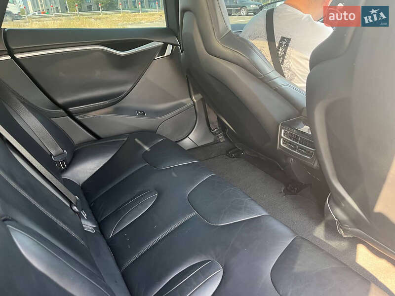 Ліфтбек Tesla Model S 2015 в Києві