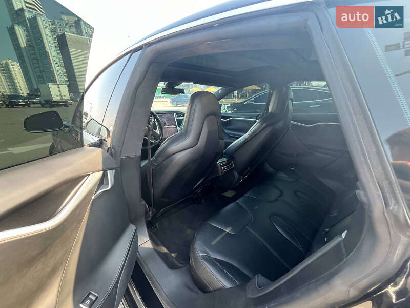 Ліфтбек Tesla Model S 2015 в Києві