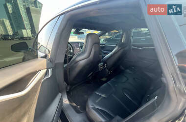 Лифтбек Tesla Model S 2015 в 