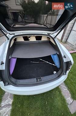 Лифтбек Tesla Model S 2017 в 