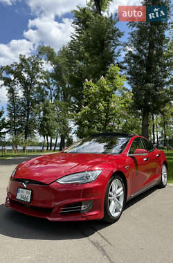 Tesla Model S 2015