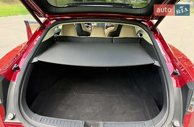 Лифтбек Tesla Model S 2015 в 