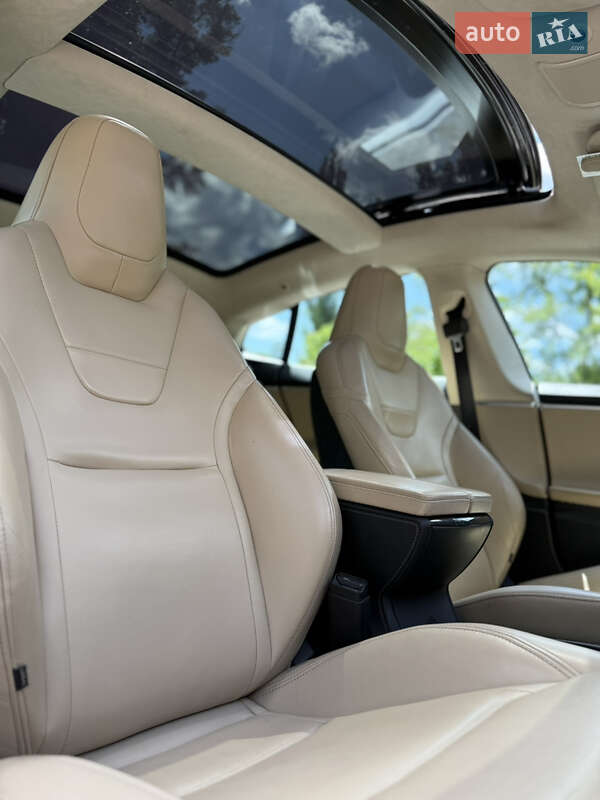 Лифтбек Tesla Model S 2015 в Киеве