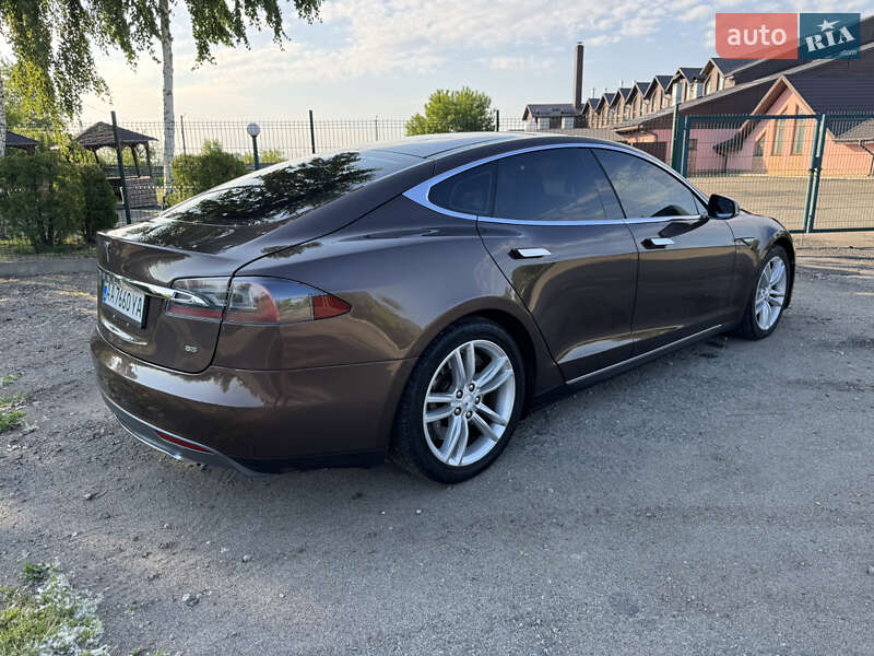 Лифтбек Tesla Model S 2014 в Киеве
