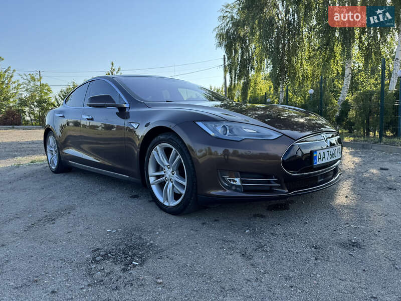 Лифтбек Tesla Model S 2014 в Киеве