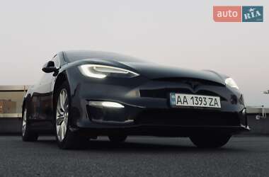Седан Tesla Model S 2014 в 
