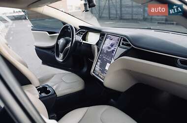 Седан Tesla Model S 2014 в 