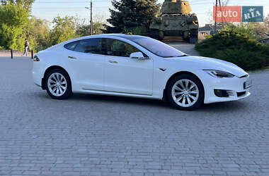 Лифтбек Tesla Model S 2017 в 