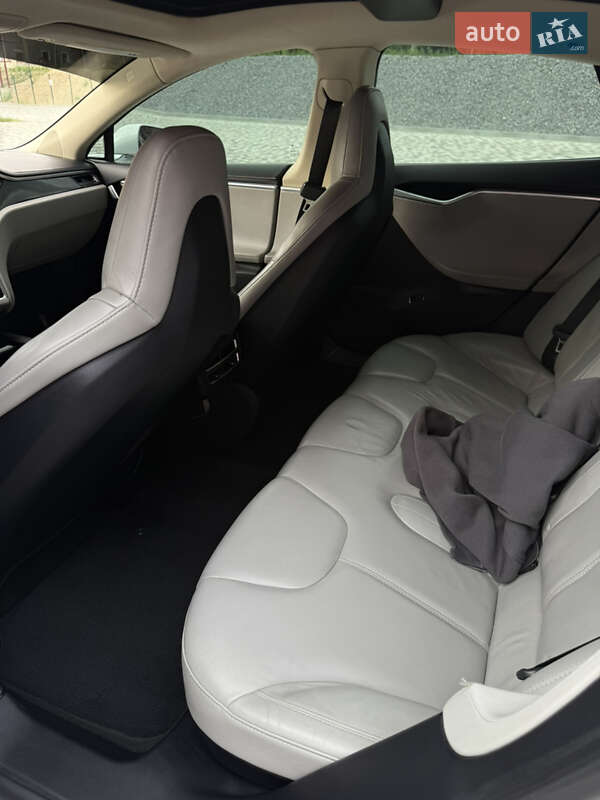 Лифтбек Tesla Model S 2013 в Львове
