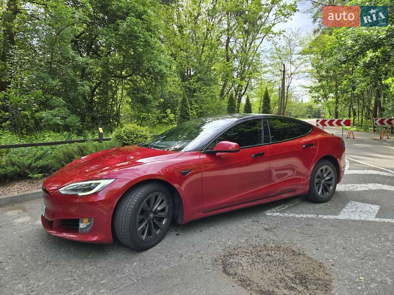 Tesla Model S 2018