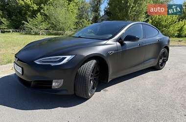 Лифтбек Tesla Model S 2015 в Днепре