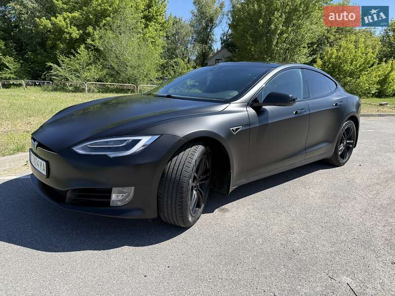 Tesla Model S 2015