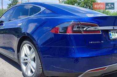 Лифтбек Tesla Model S 2015 в 