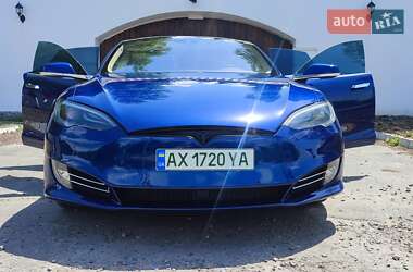 Лифтбек Tesla Model S 2015 в 