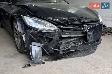 Лифтбек Tesla Model S 2016 в 