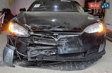 Лифтбек Tesla Model S 2016 в 