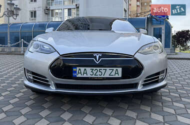 Лифтбек Tesla Model S 2014 в 