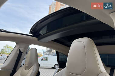 Лифтбек Tesla Model S 2014 в 